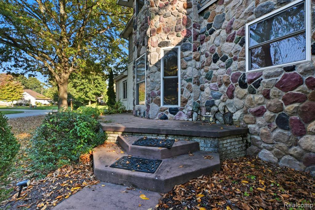 Pinckney, MI 48169,3590 Habitat Trail