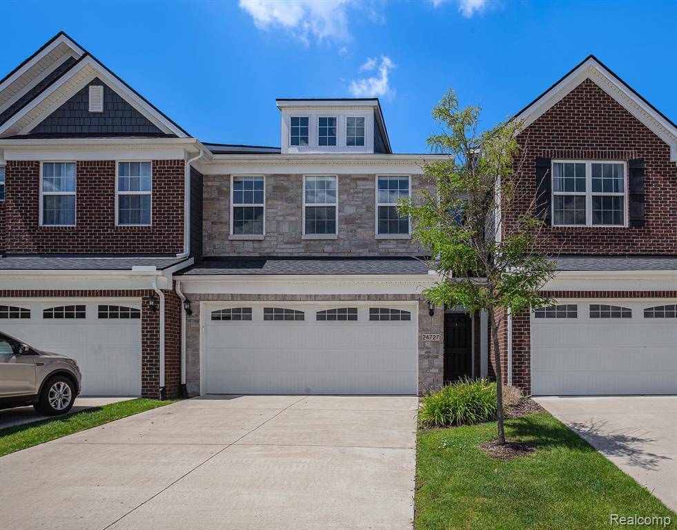 Novi, MI,24727 IVY LANE