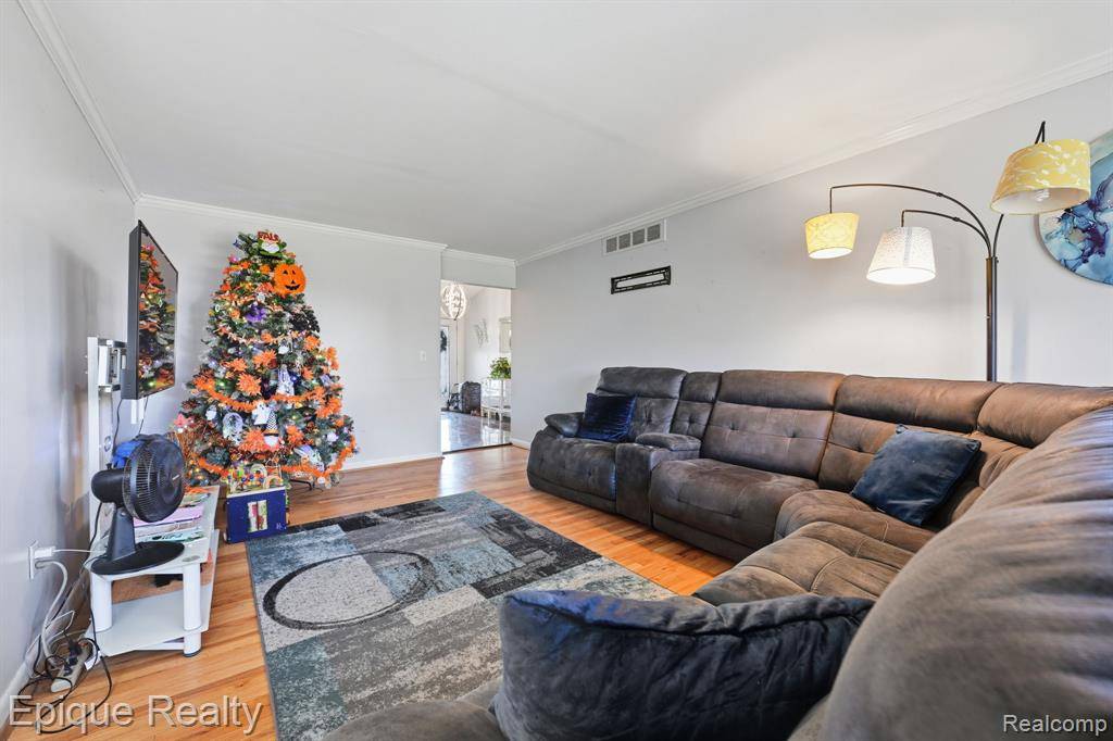 Southfield, MI 48034,22300 Ivanhoe Lane