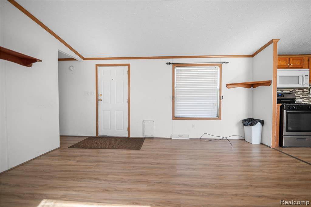 New Boston, MI 48164,23467 Manor Road North