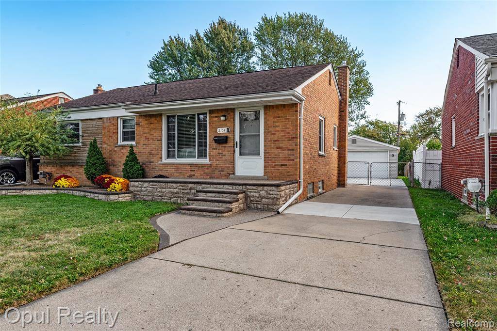 Saint Clair Shores, MI 48082,21542 Lakebreeze Street
