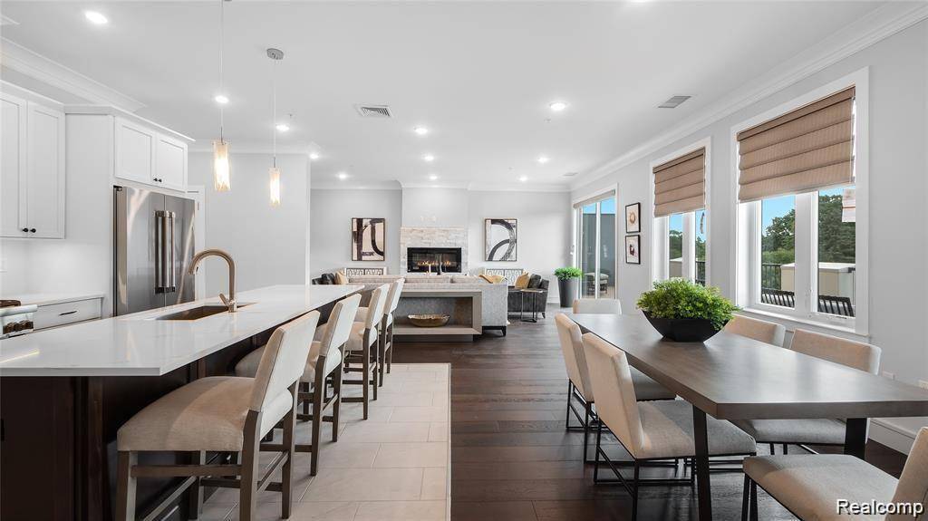 Birmingham, MI 48009,856 N Old Woodward Avenue