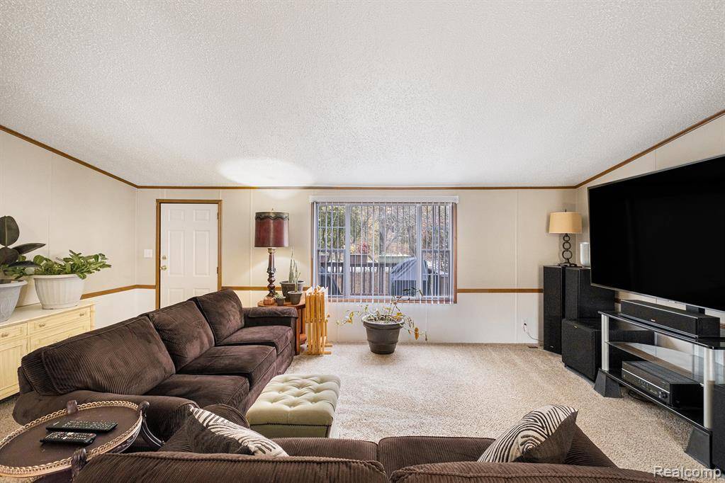Fenton, MI 48430,11311 N Lake Drive