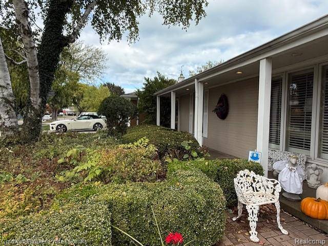 Grosse Pointe Woods, MI 48236,21560 Van K Drive