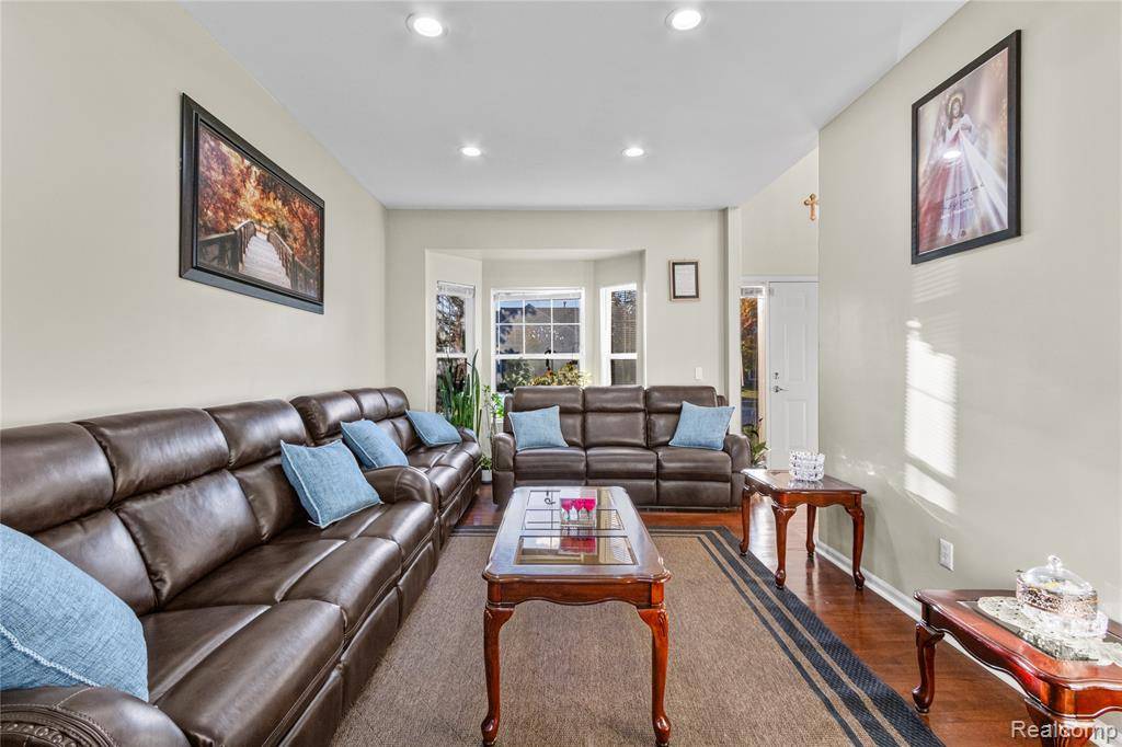 Rochester Hills, MI 48309,3226 Fantail Drive