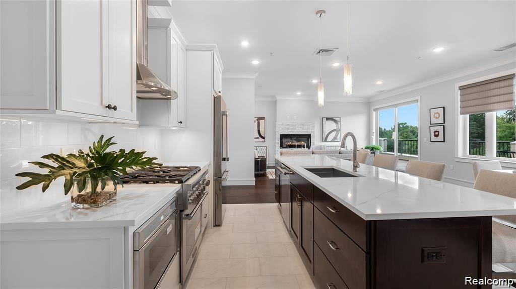 Birmingham, MI 48009,856 N OLD WOODWARD AVE Unit 301 Avenue