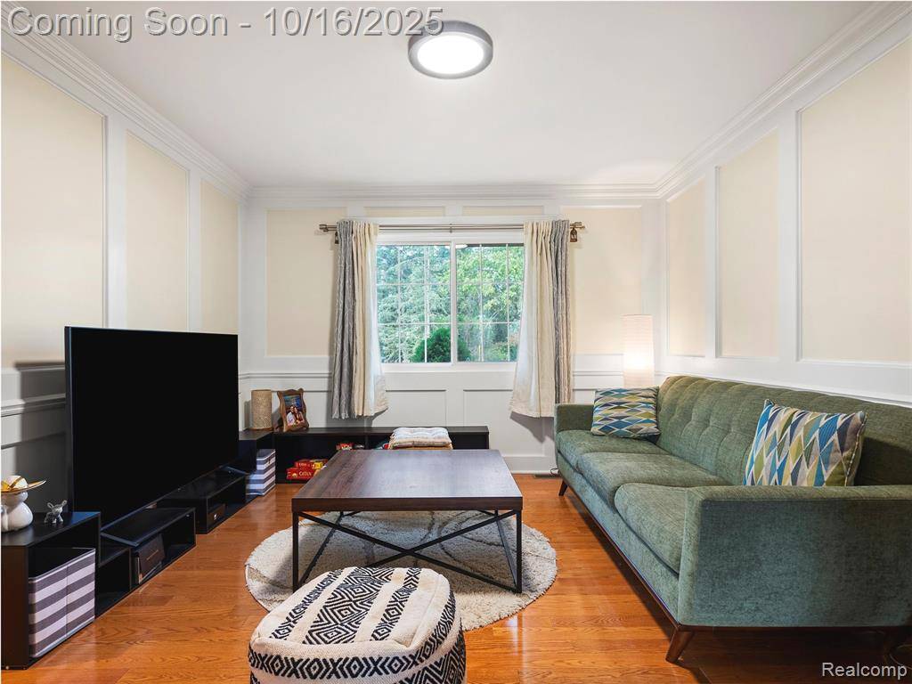 Beverly Hills, MI 48025,19938 S Waltham Road