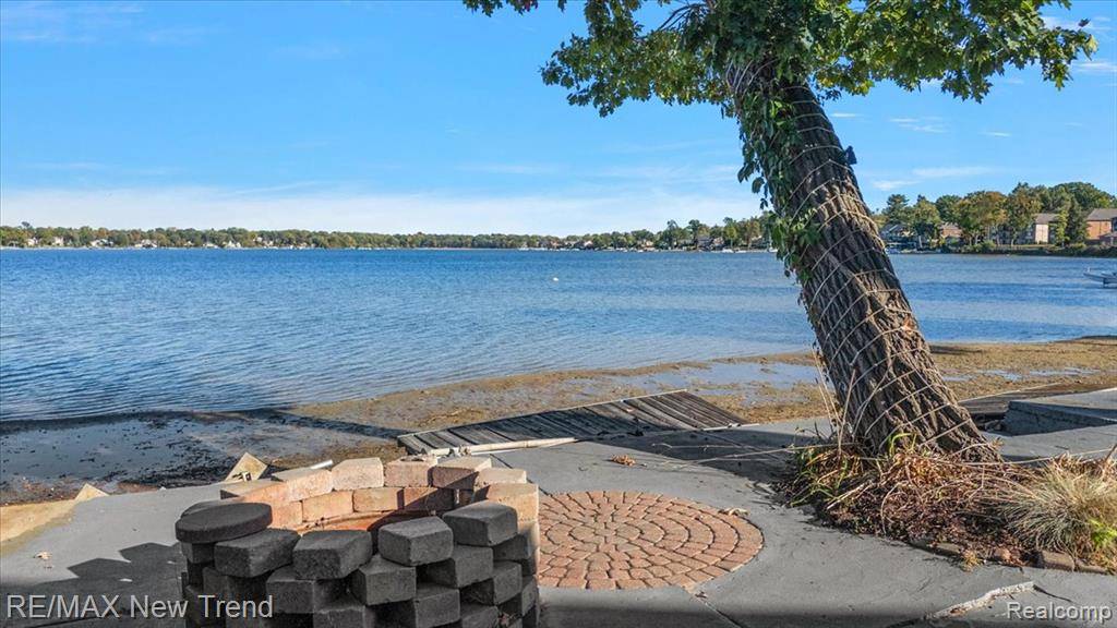 Waterford, MI 48327,727 McDougal Drive