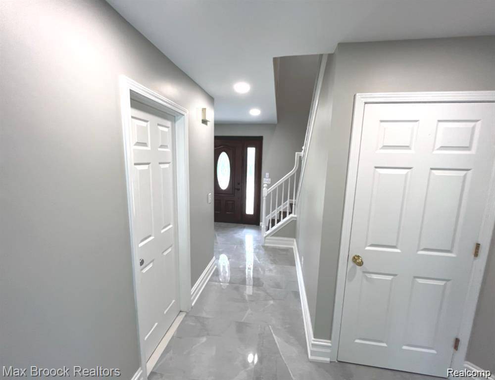 West Bloomfield, MI 48324,7980 BILLINGHAM Road