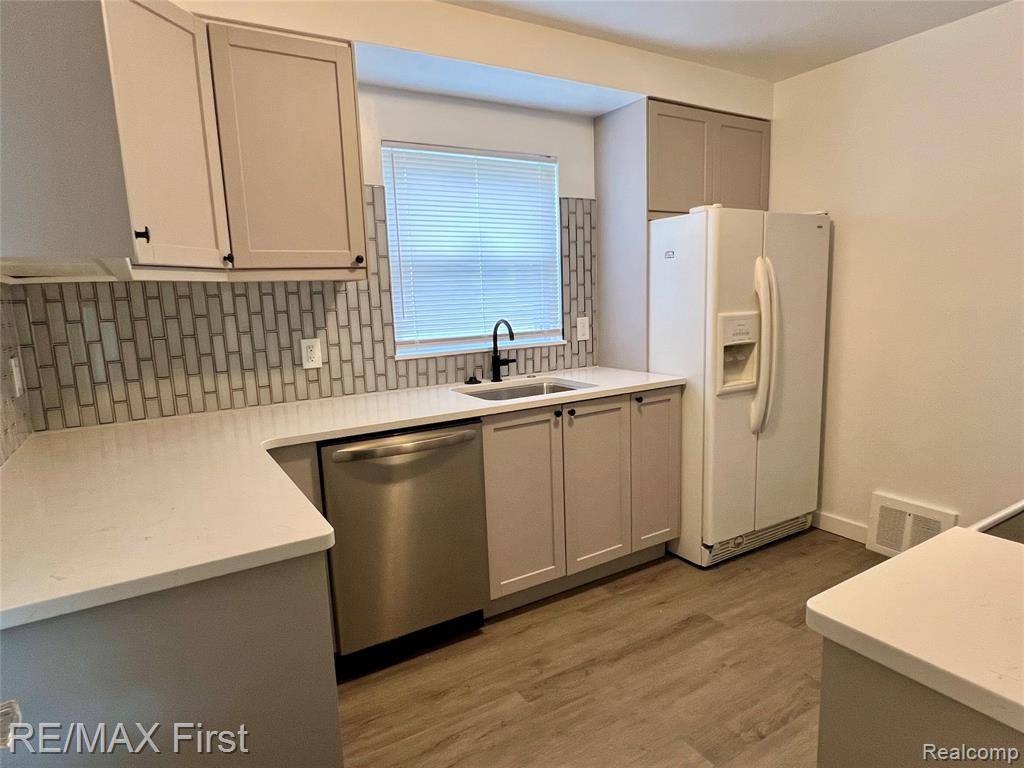 Saint Clair Shores, MI 48080,22936 CAROLINA Street