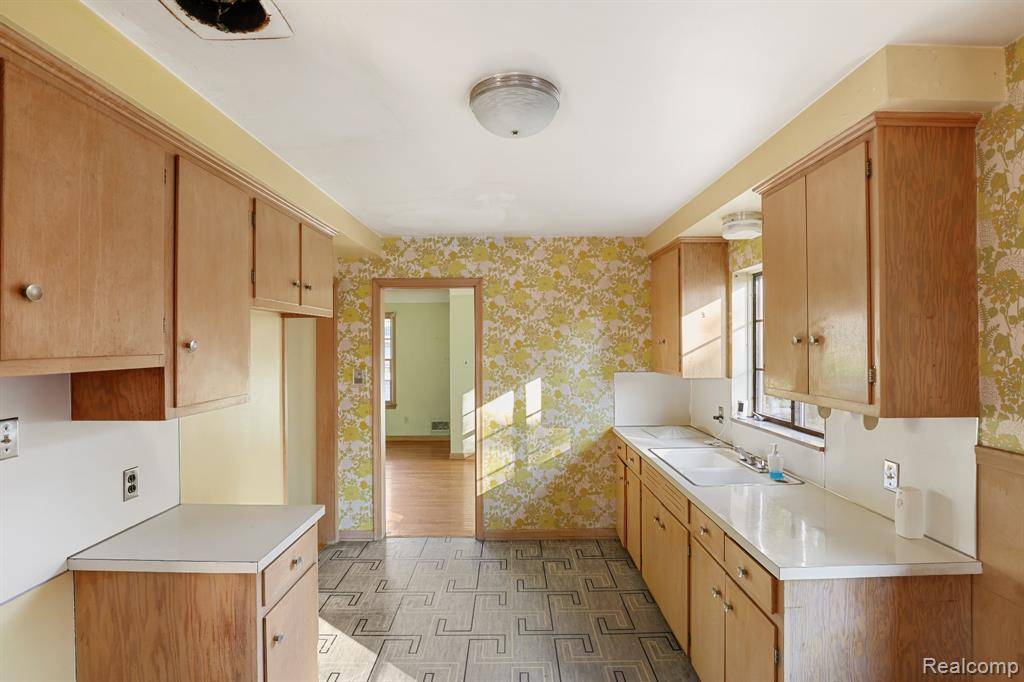 Plymouth, MI 48170,685 Ross Street