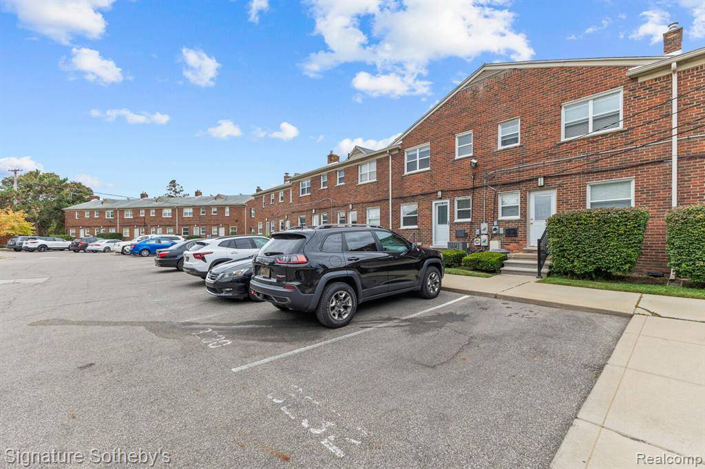 Royal Oak, MI 48073,3222 Coolidge Highway