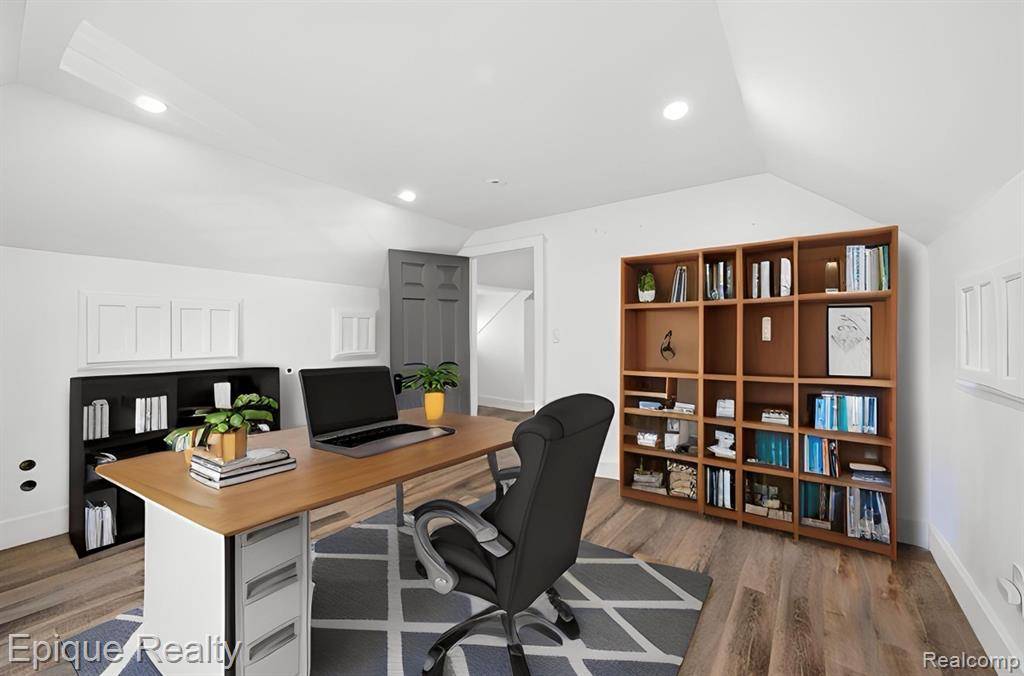 Farmington, MI 48335,33432 Oakland Street