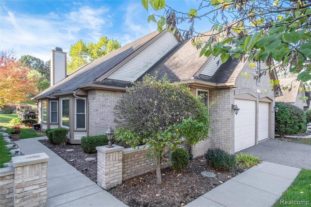Fenton, MI 48430,919 Whisperwood Drive