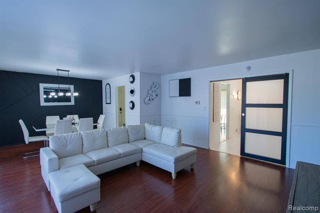 Wayne, MI 48184,38684 Meadowlawn Street