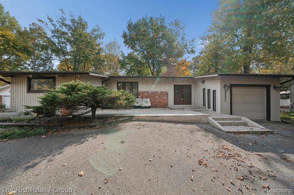 Grosse Ile, MI 48138,25235 Dallas Drive