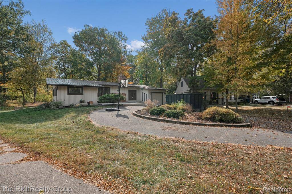 Grosse Ile, MI 48138,25235 Dallas Drive