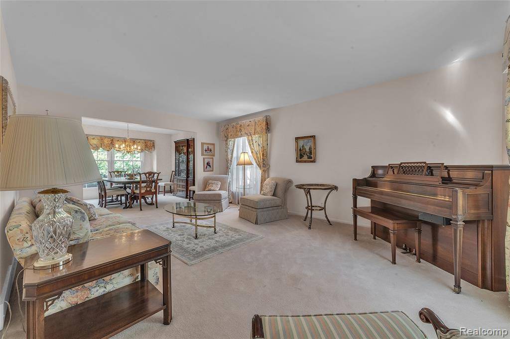 Bloomfield Hills, MI 48304,687 Foxhall Road