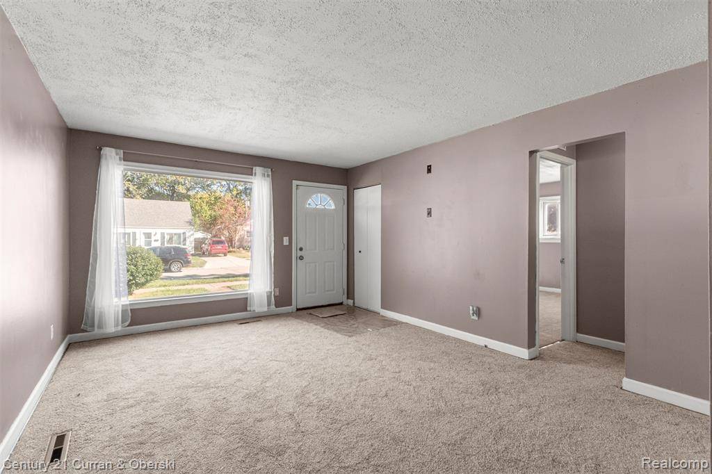 Dearborn Heights, MI 48125,5660 HIPP Street