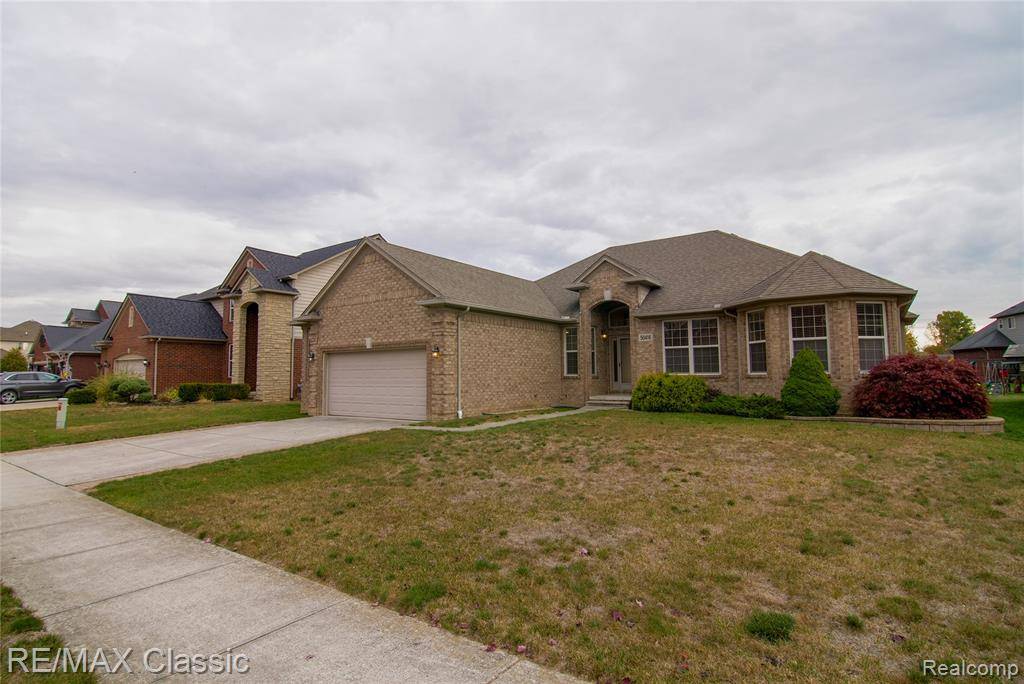 Macomb, MI 48042,50416 Pinnacle Woods Lane