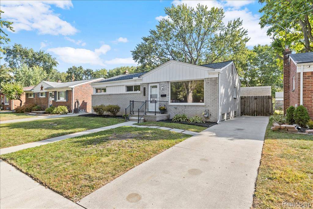 Redford, MI 48239,9022 Lucerne