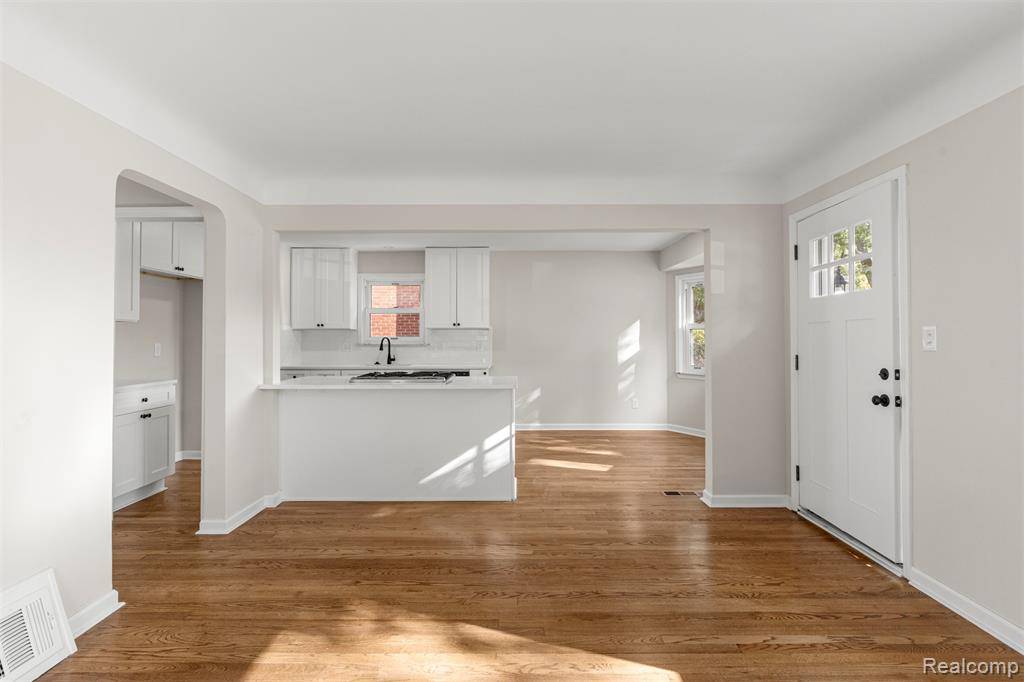 Allen Park, MI 48101,9306 Melbourne Avenue