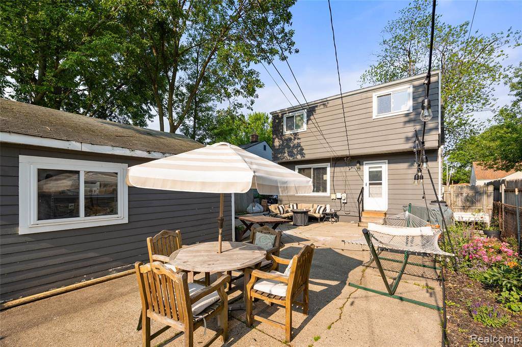 Saint Clair Shores, MI 48081,27728 Larchmont Street