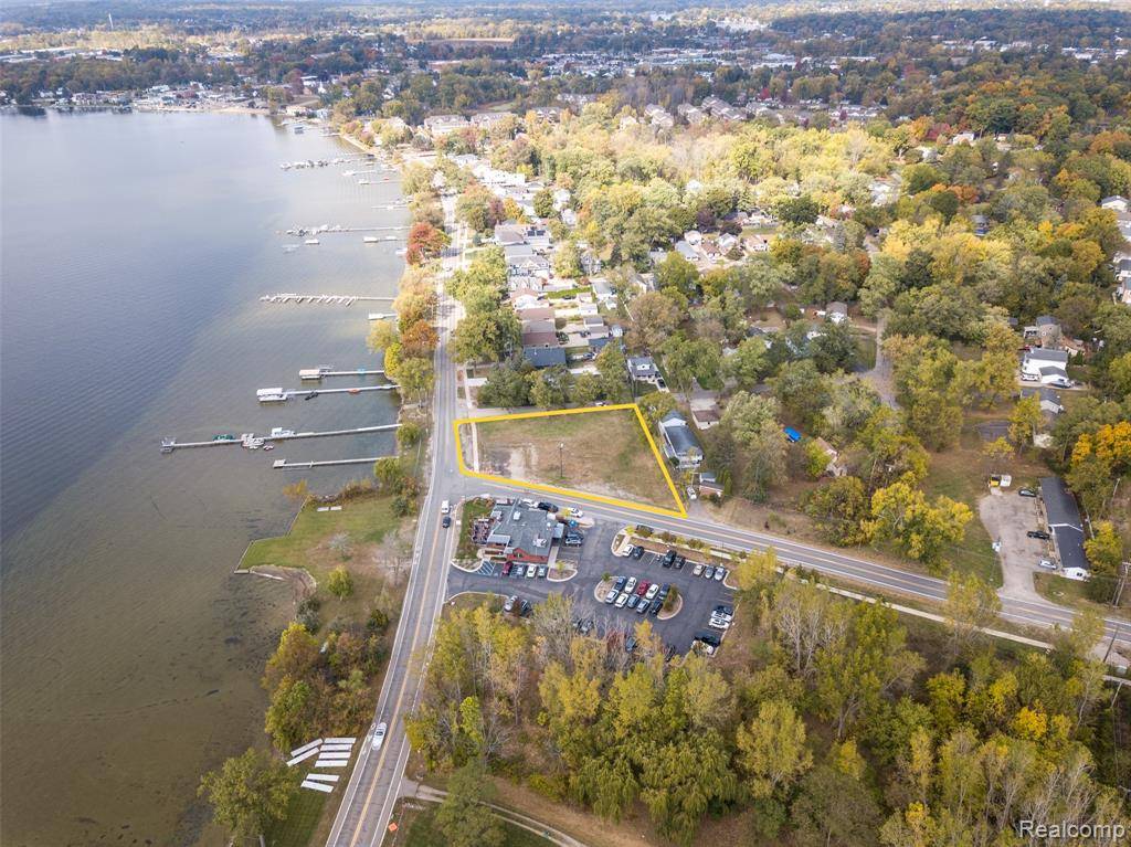 Walled Lake, MI 48390,1035 E Walled Lake Drive