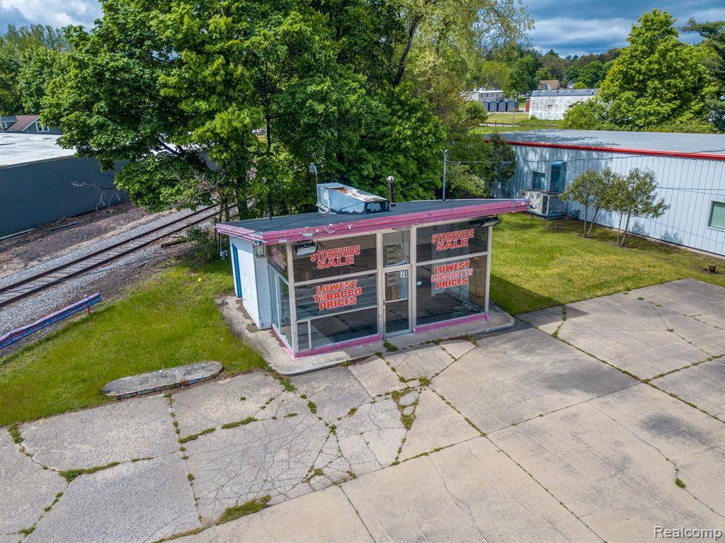 Hillsdale, MI 49242,70 W CARLETON Road