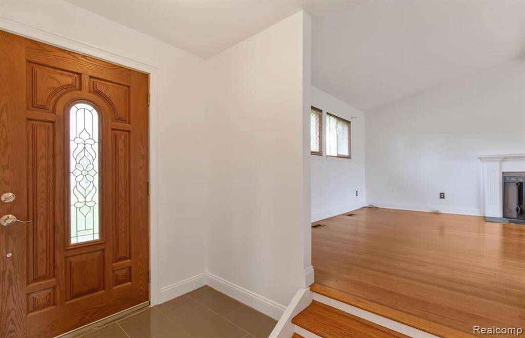 Bloomfield Hills, MI 48304,1299 Winchcombe Drive