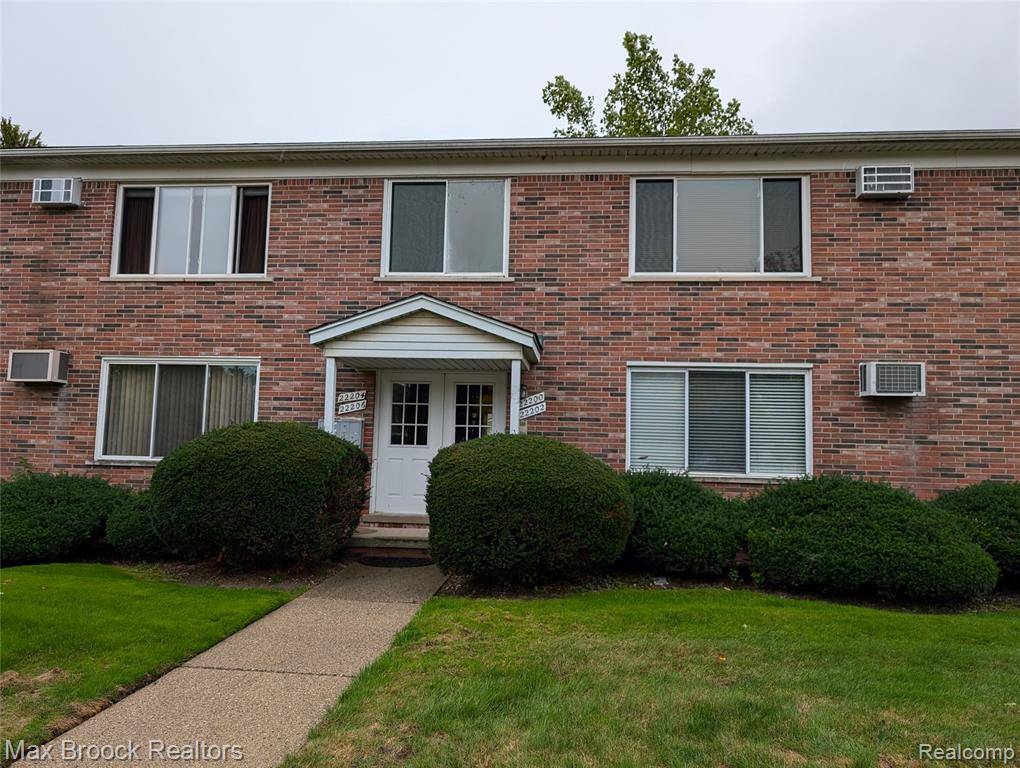 Saint Clair Shores, MI 48081,22202 E 11 Mile Road