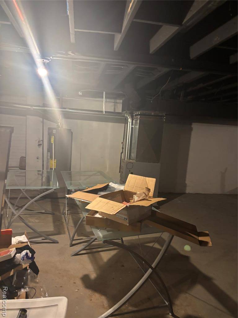 Detroit, MI 48202,8296 Woodward Avenue