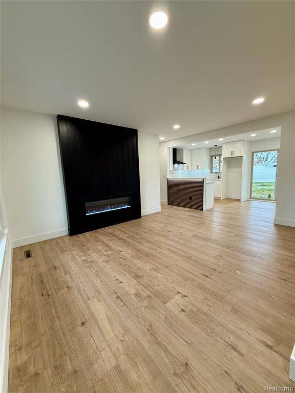 Saint Clair Shores, MI 48082,21425 Parkway Street