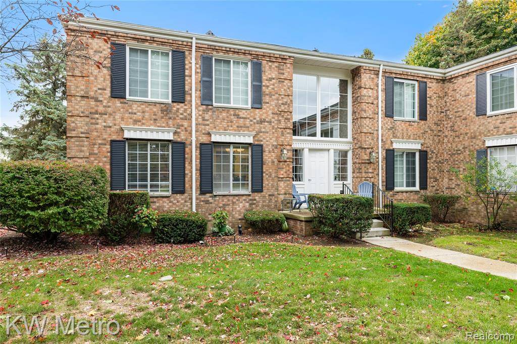 Bloomfield Hills, MI 48304,635 E Fox Hills Drive