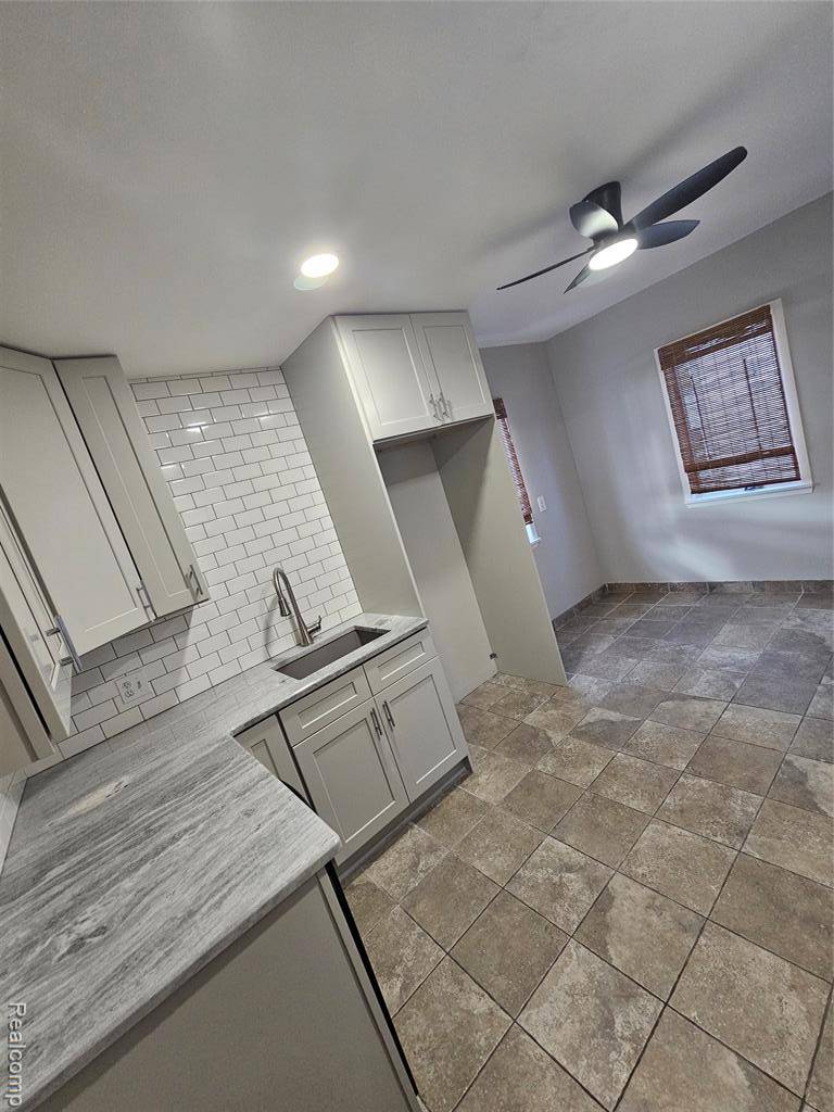 Roseville, MI 48066,25795 Groveland Street