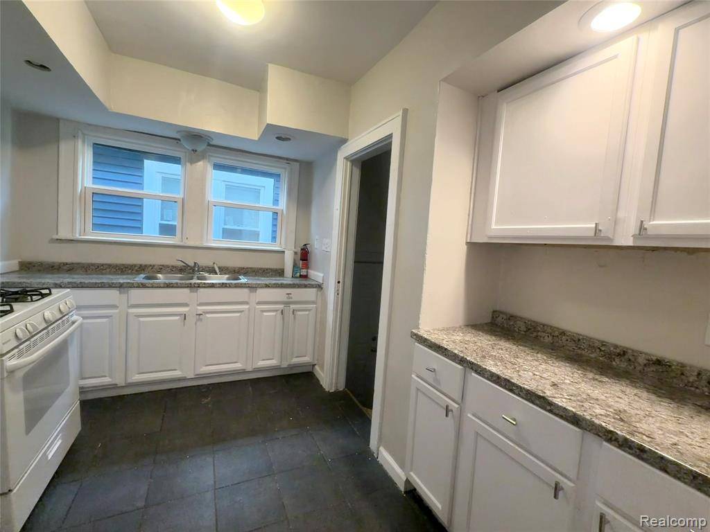 Detroit, MI 48221,16255 Tuller Street