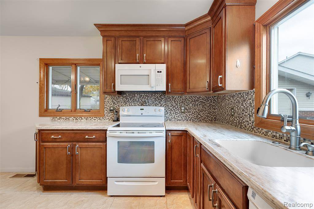 Rochester Hills, MI 48307,3282 Avon Manor Road