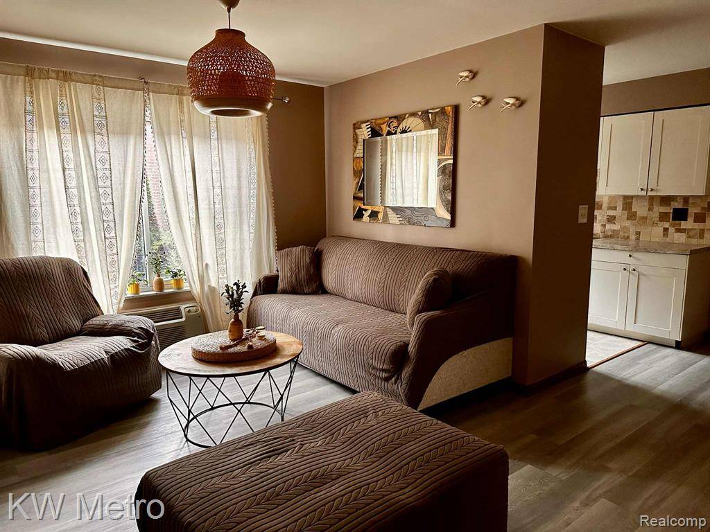 Eastpointe, MI 48021,15219 E 9 Mile Road