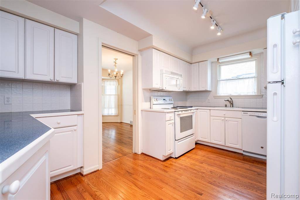 Beverly Hills, MI 48025,32210 Sheridan Drive