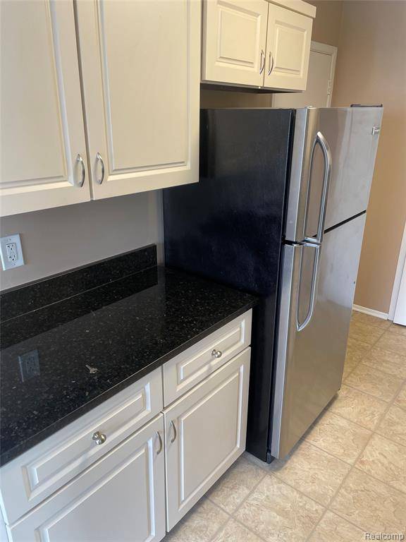 Novi, MI,23517 N Rockledge