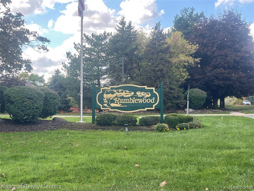 Farmington Hills, MI 48331,30646 MAPLEWOOD Circle