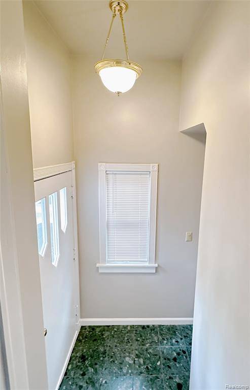 Birmingham, MI 48009,524 Oakland Avenue