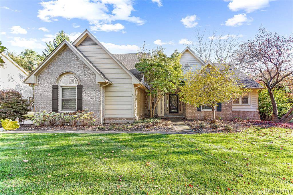 West Bloomfield, MI 48324,7185 Aaronway Drive