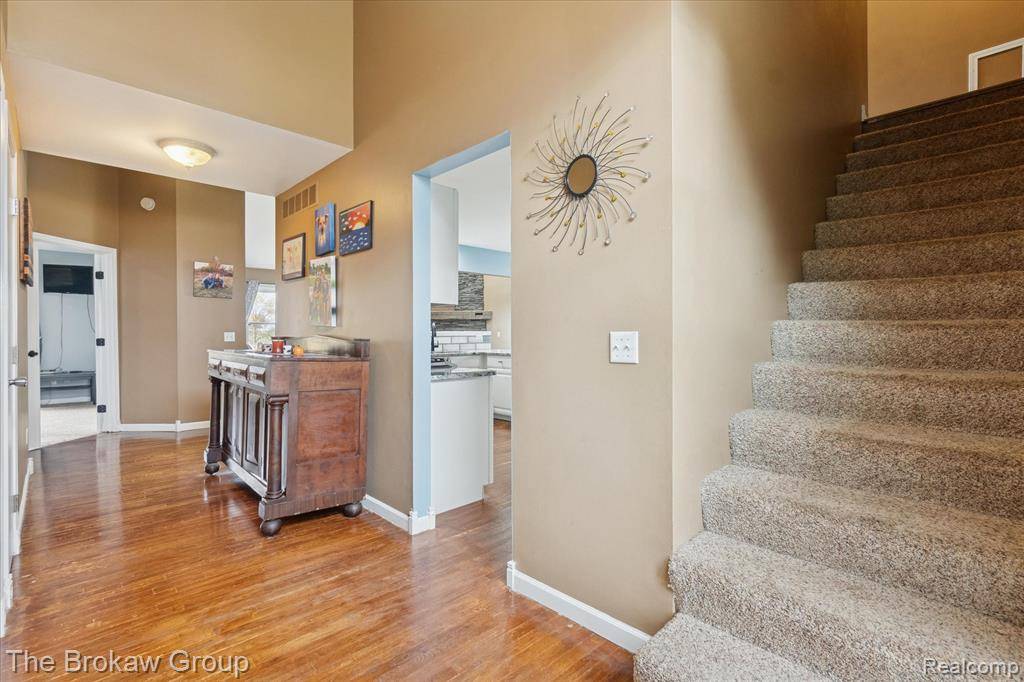 Goodrich Vlg, MI,9028 Gale Road