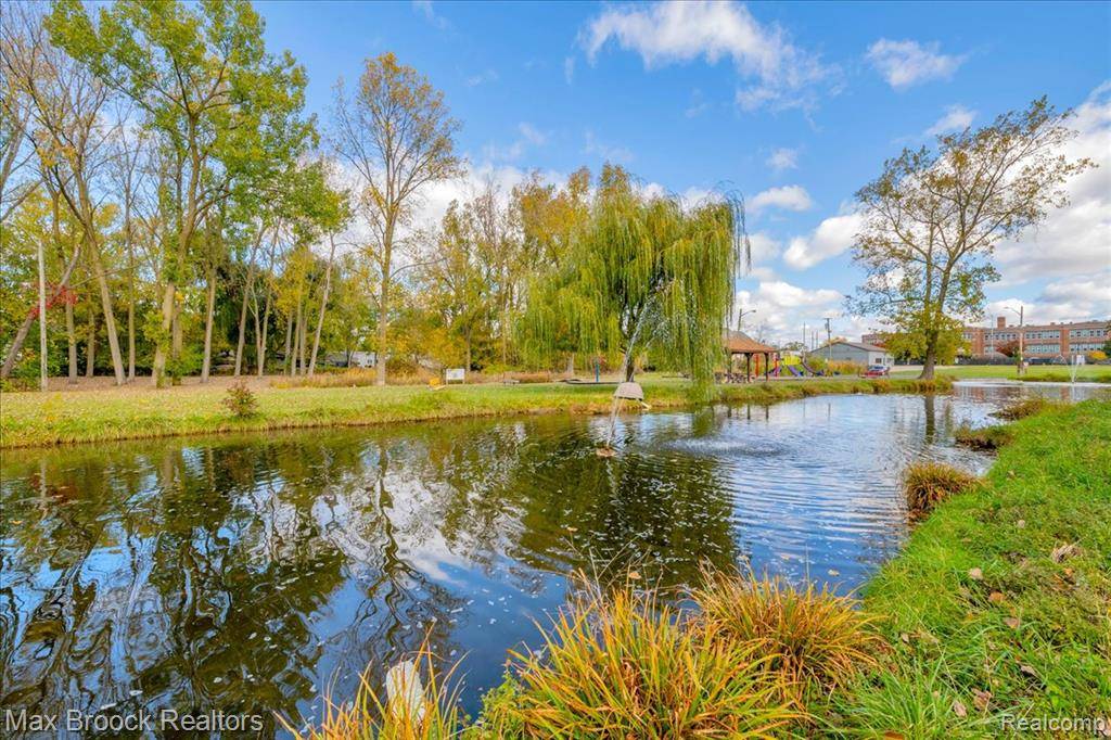 Keego Harbor, MI 48320,3087 Brock Street