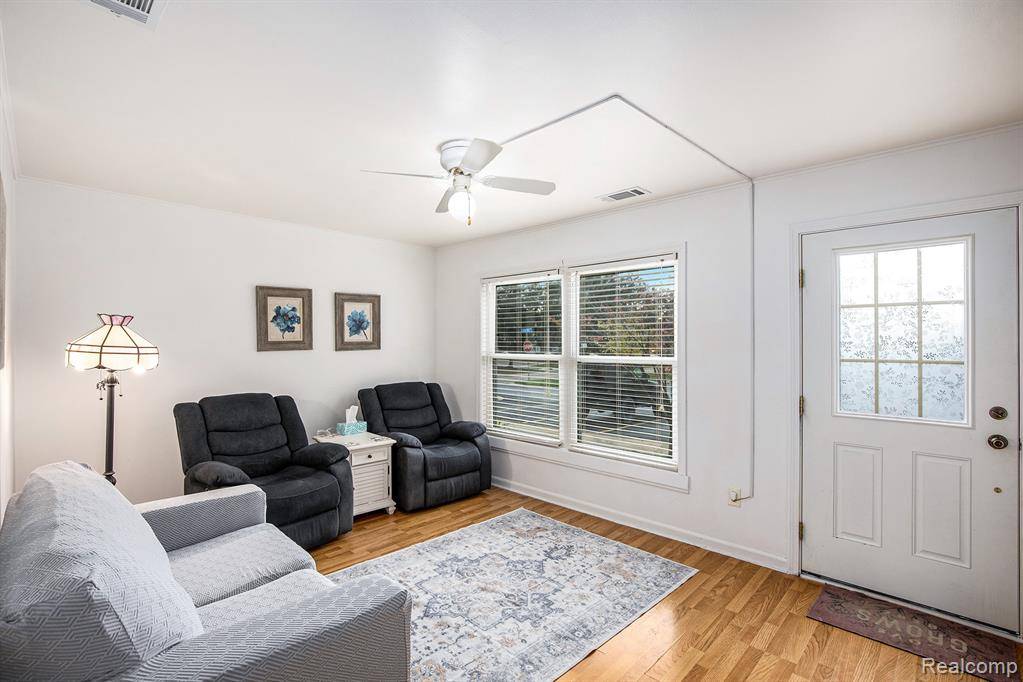 Rochester Hills, MI 48307,902 Little Hill Court