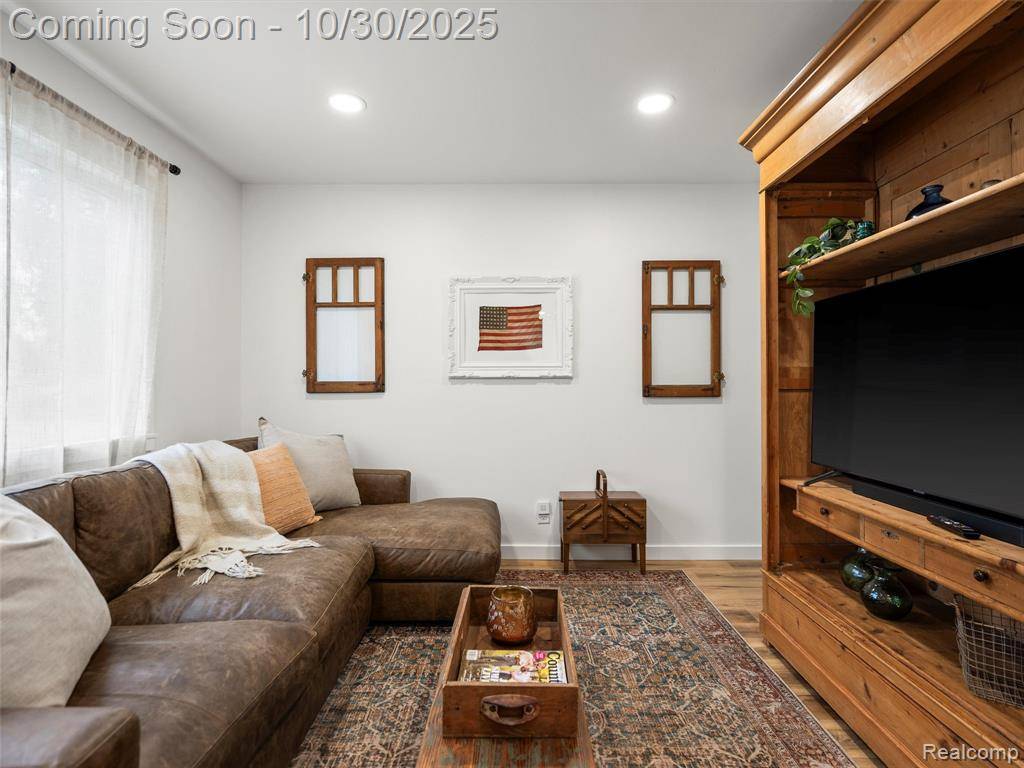 Waterford, MI 48328,43 Doremus Avenue