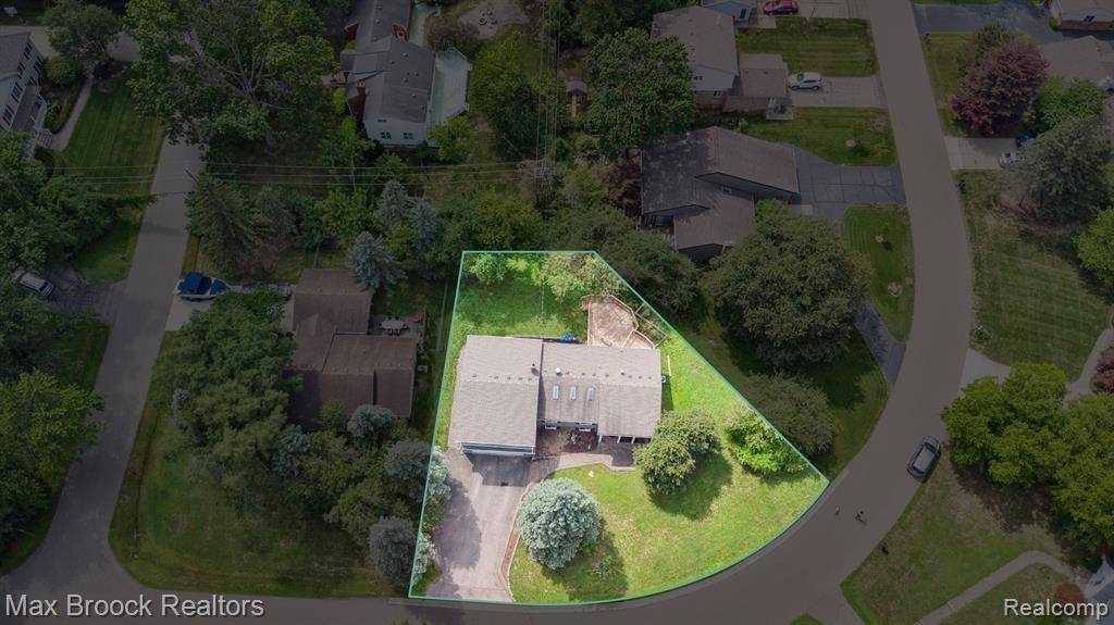 West Bloomfield, MI 48323,5620 Eastman Boulevard