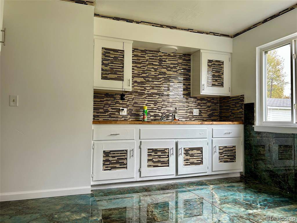 Dearborn Heights, MI 48125,4863 Glenis Street