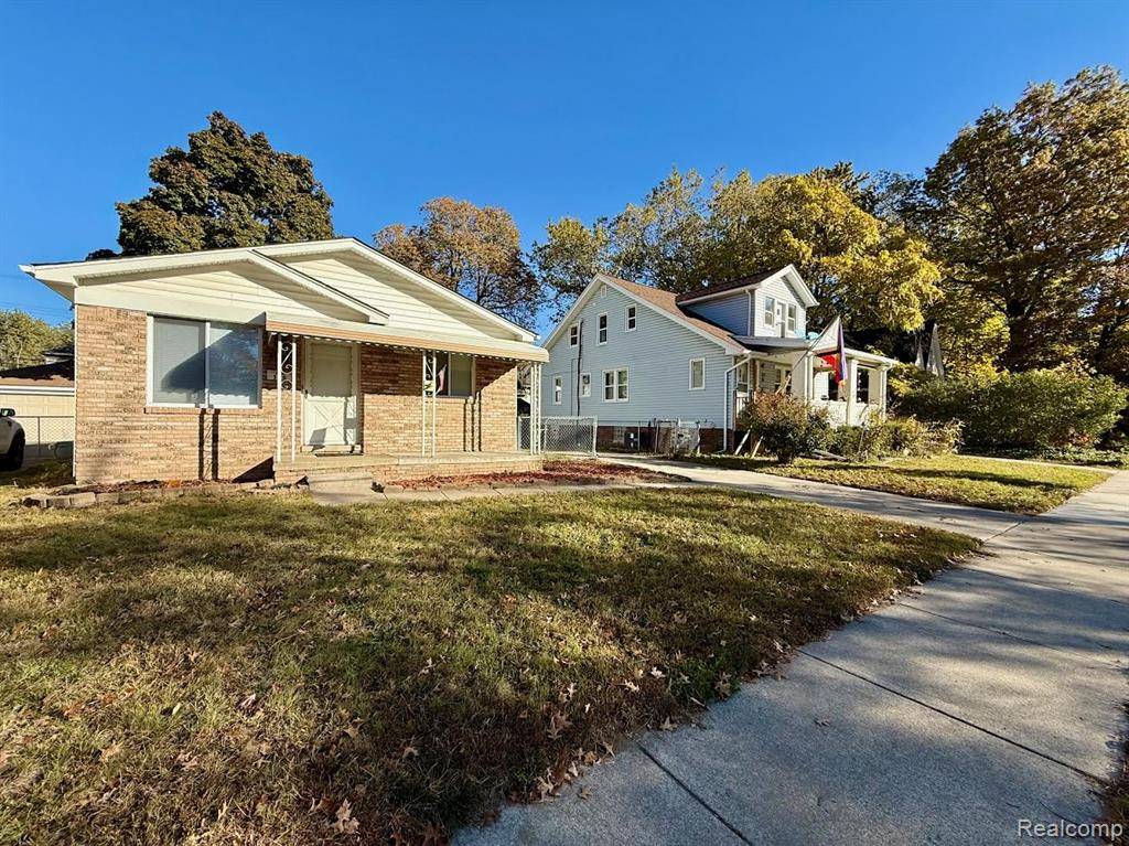 Hazel Park, MI 48030,138 W Robert Avenue